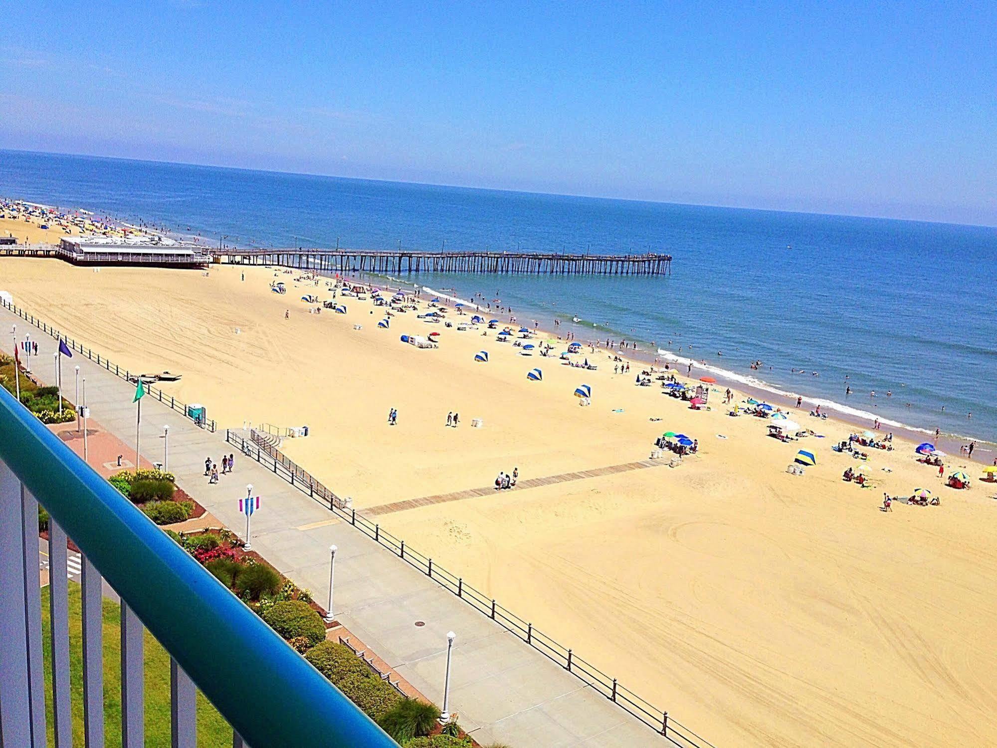 Baymont By Wyndham Virginia Beach Oceanfront Hotel Exterior photo