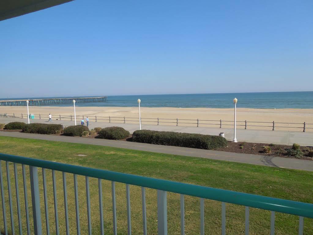 Baymont By Wyndham Virginia Beach Oceanfront Hotel Exterior photo